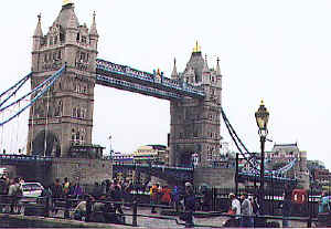 LondonBridge 1.jpg (40769 bytes)